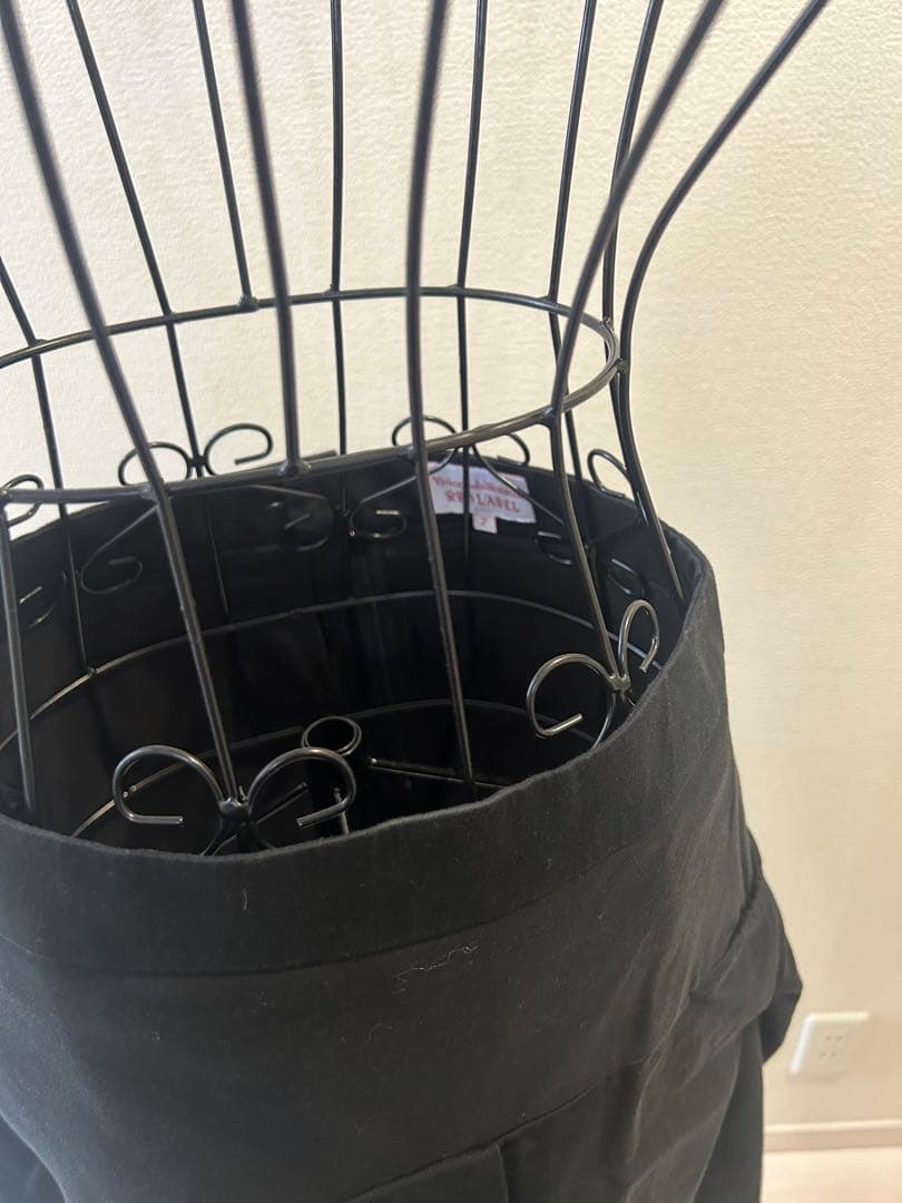 ⭐︎美品⭐︎ヴィヴィアンウエストウッド　タック入り黒フレアスカート　かわいい　個性的