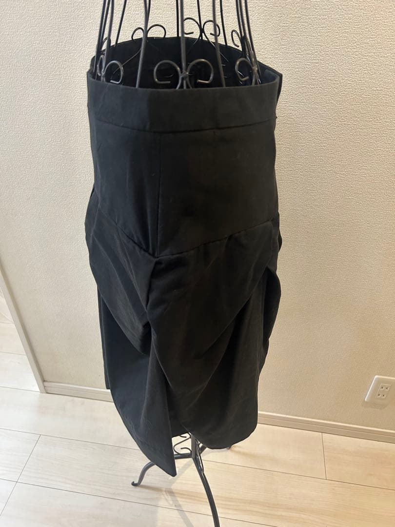 ⭐︎美品⭐︎ヴィヴィアンウエストウッド　タック入り黒フレアスカート　かわいい　個性的