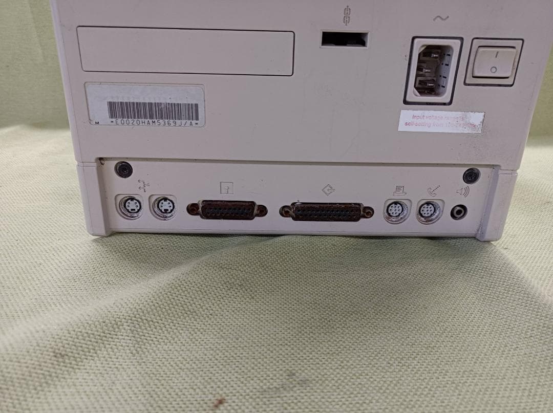 都《MNLAK》Macintosh　SE/30　液晶　キズ多い　レトロ