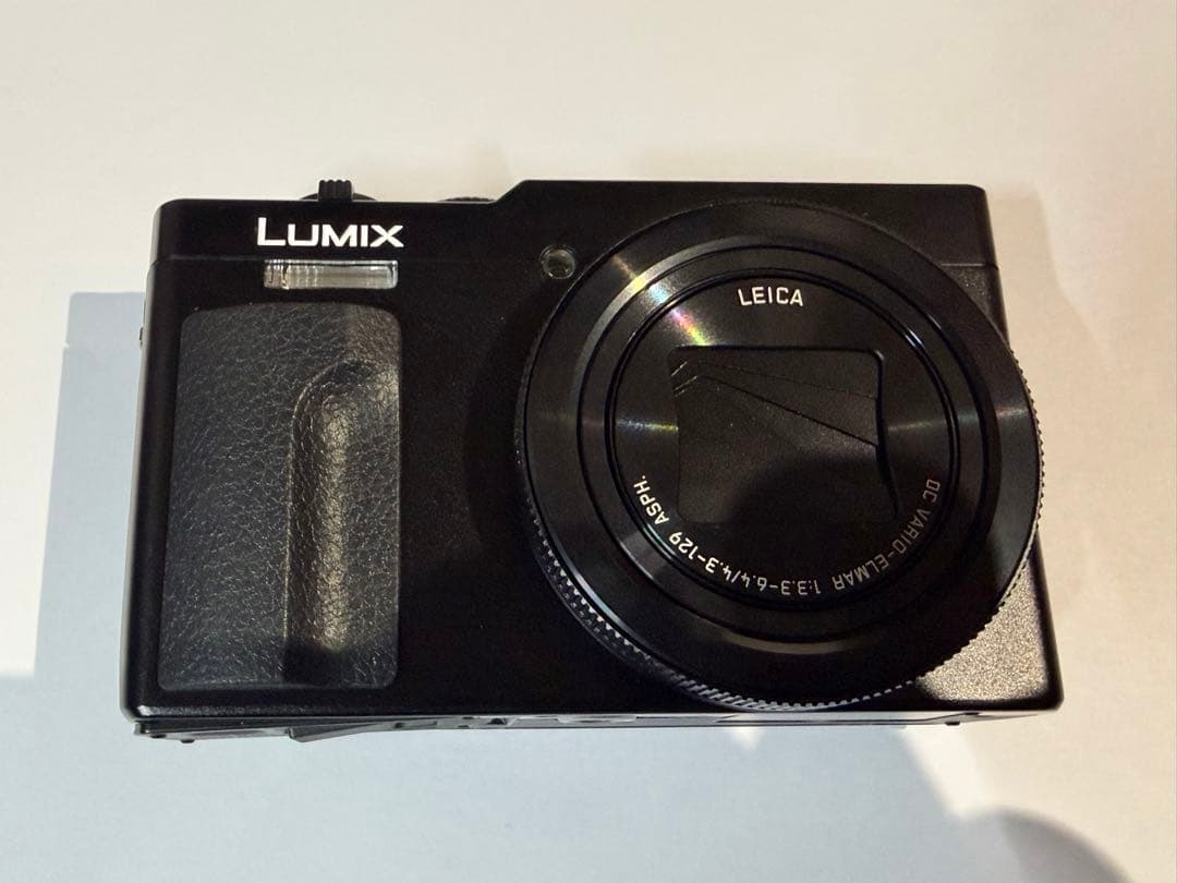 一度使用のほぼ新品　Panasonic LUMIX DC-TZ99 本体と付属品