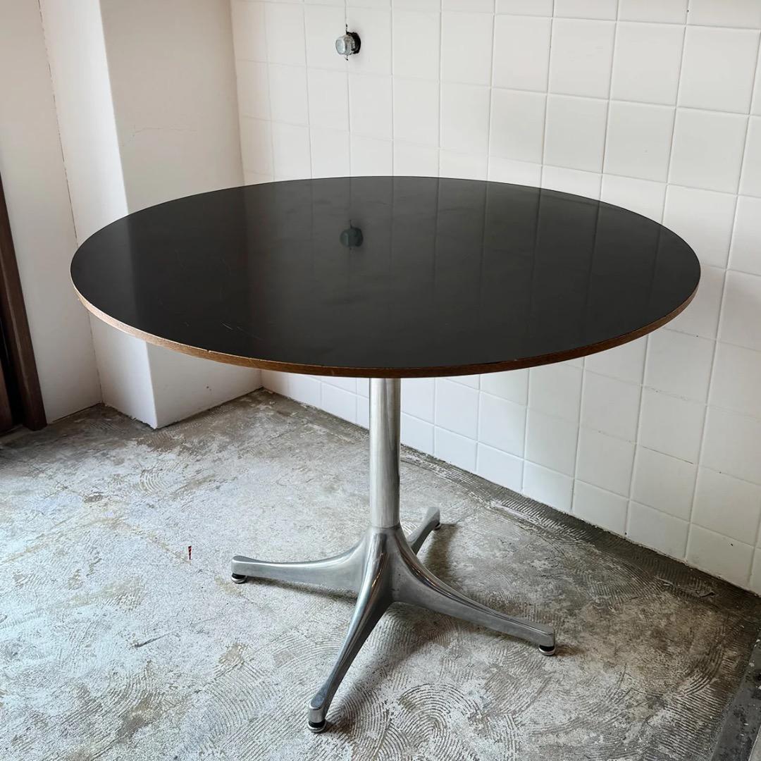 J*様 ハーマンミラー社のペデスタルテーブル 2011年製 黒 古傷あり