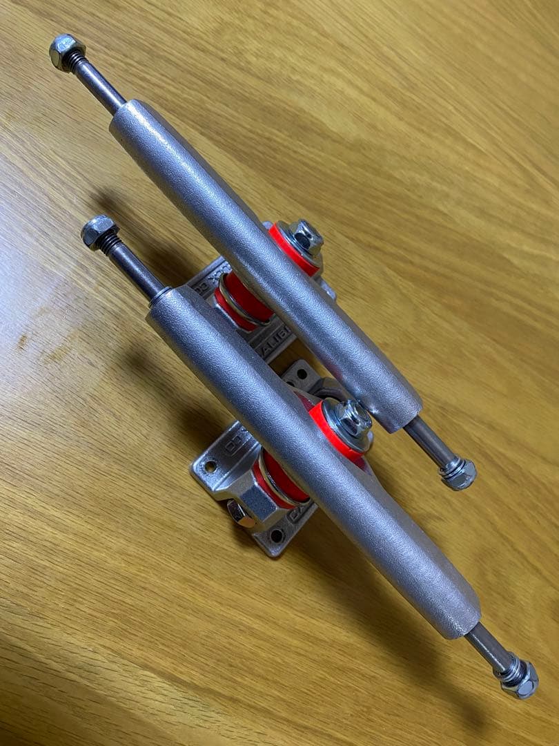 Caliber III 158mm 44º Raked ダウンヒル トラック