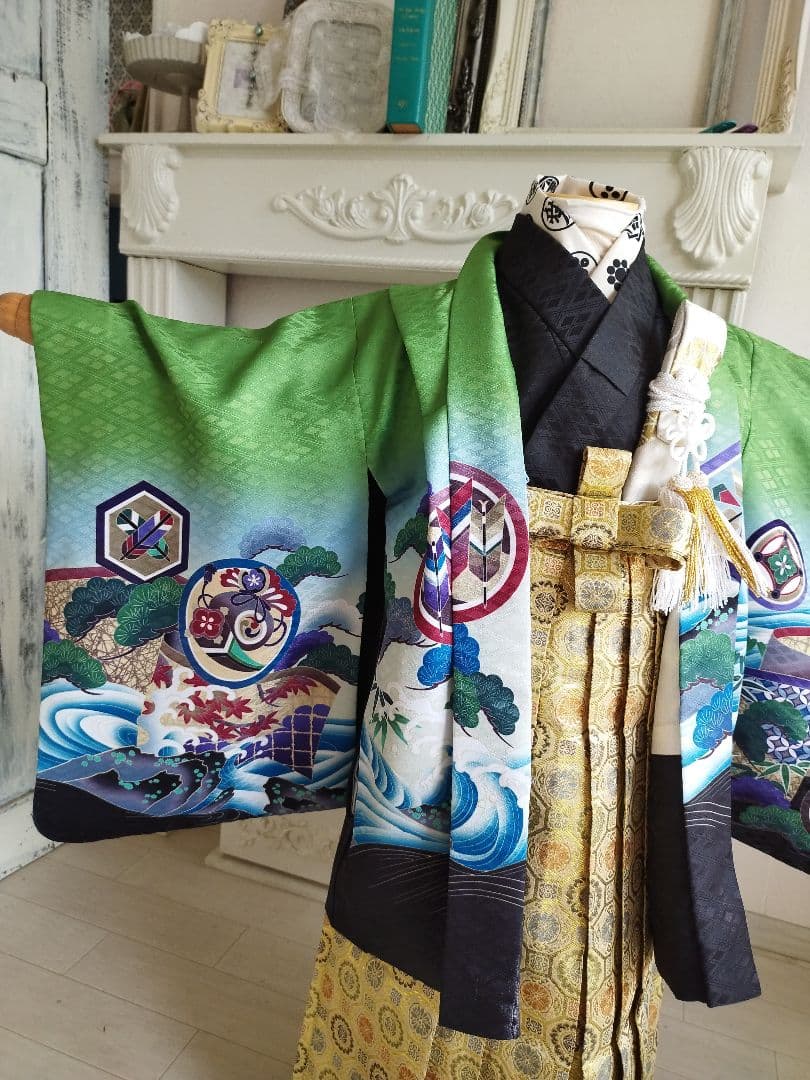 グリーン系の羽織りに金の袴が格好良い☆男の子七五三５歳