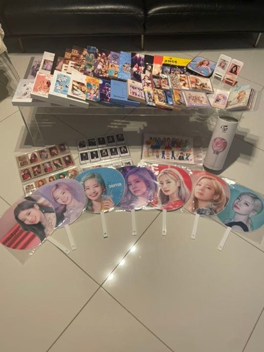 半額以下‼️   TWICE まとめ売り アルバム、ペンライト、うちわ等
