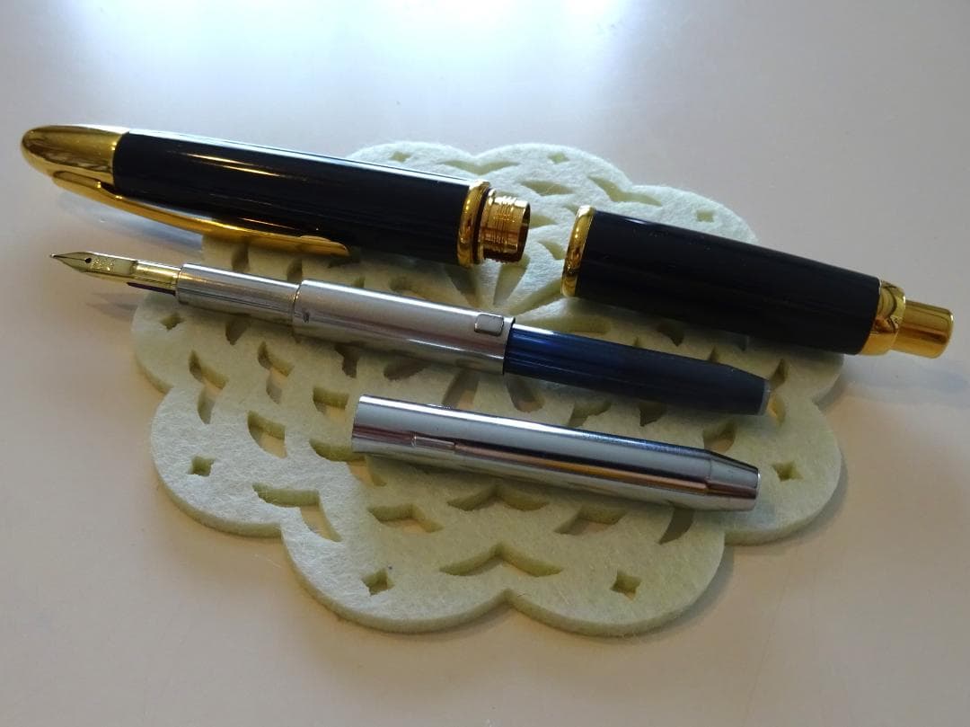 小っちゃい字書くのにおすすめ☆キャップレス万年筆　18K　細字　グレー