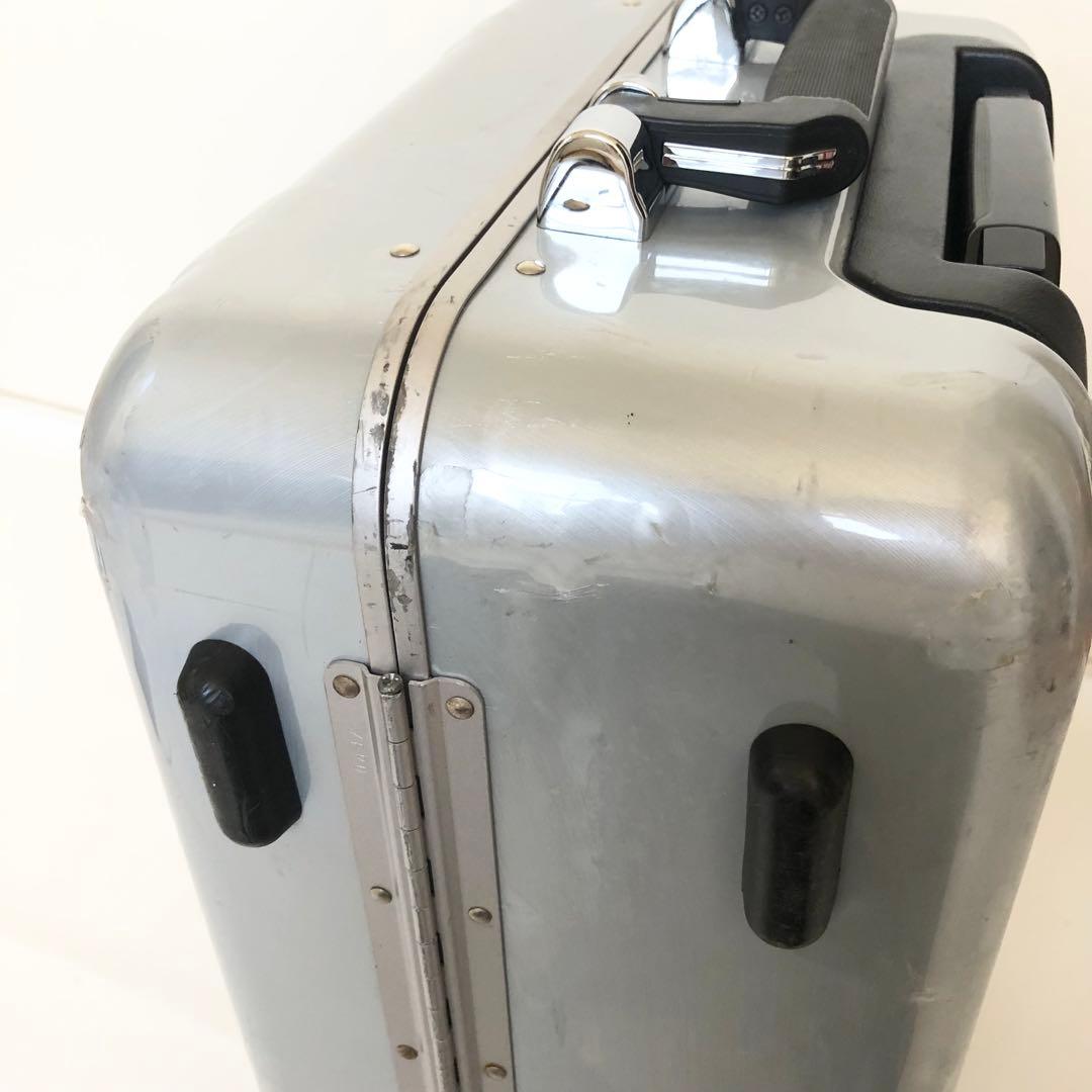 ゼロハリバートン　2輪　スーツケース　31L キャリーケース　機内持ち込み可能