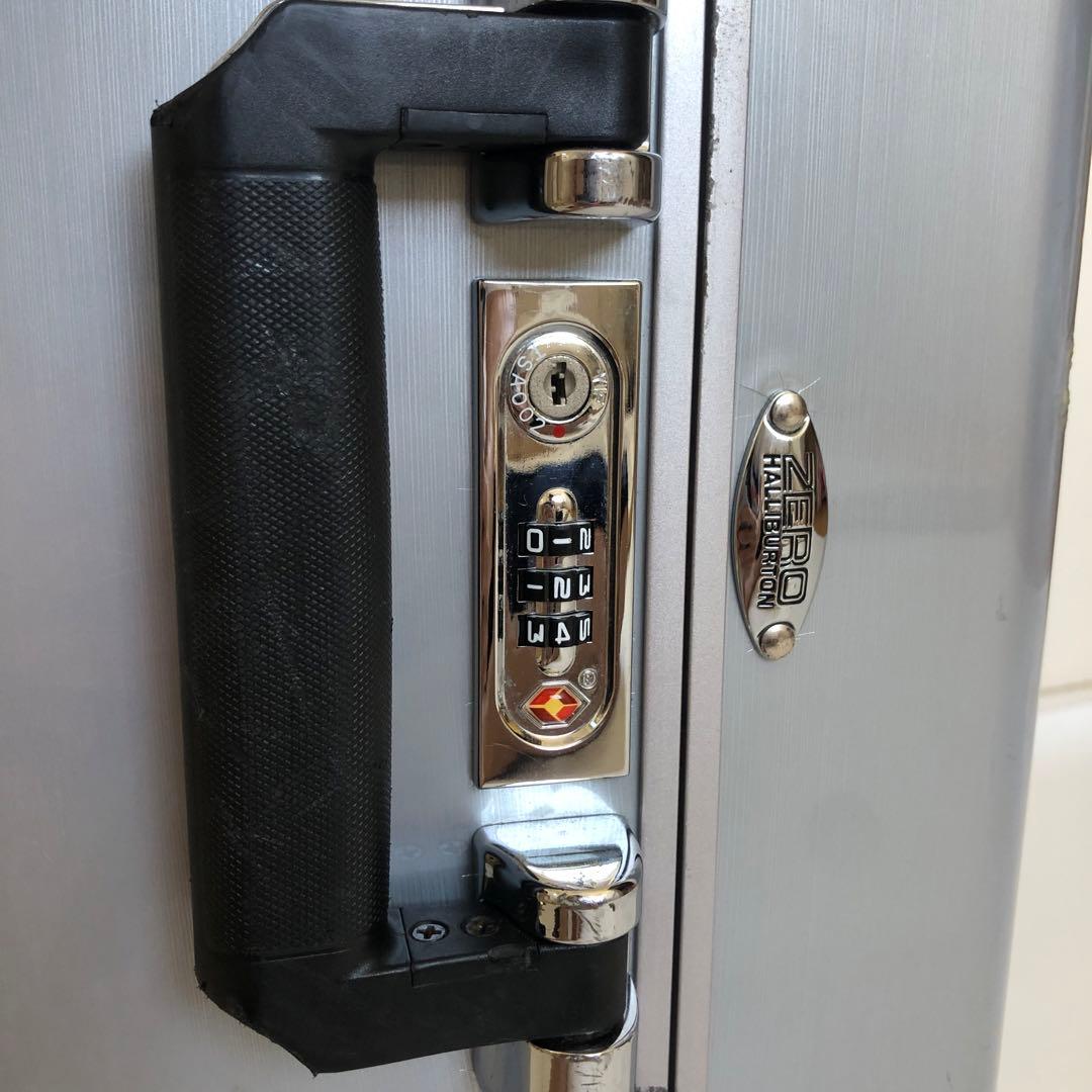 ゼロハリバートン　2輪　スーツケース　31L キャリーケース　機内持ち込み可能