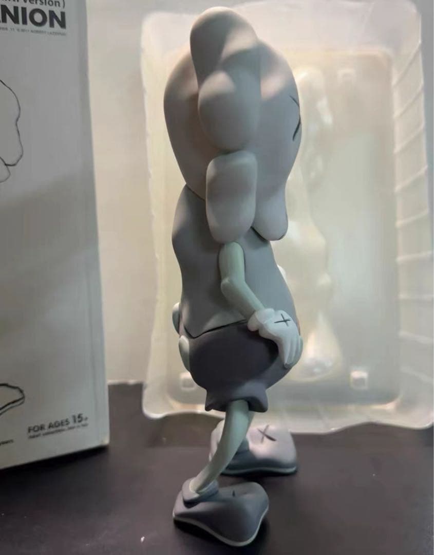 KAWSのROBERT LAZZARINIバージョンのCOMPANIONフ