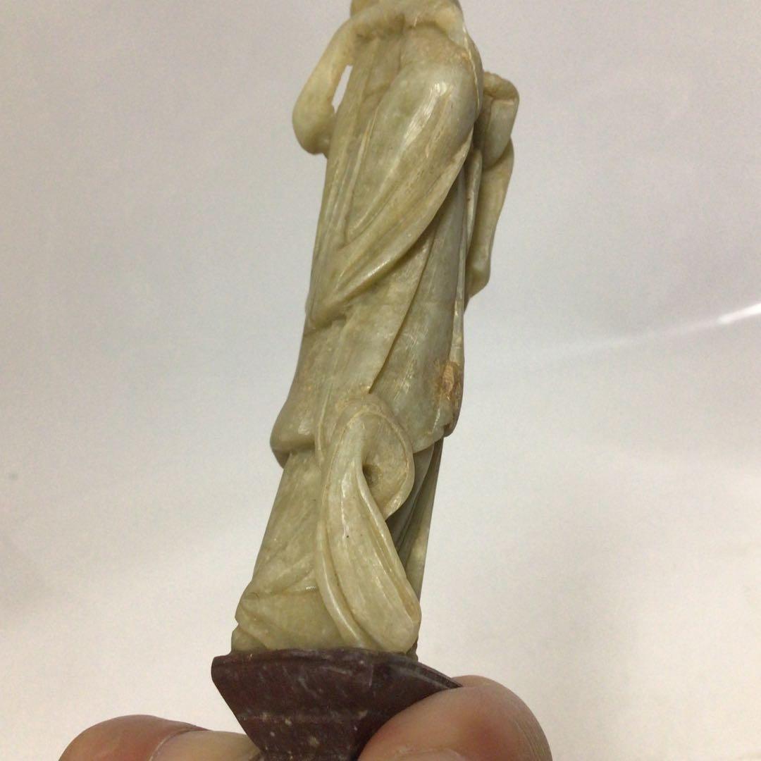 翡翠製女性像 伝統的彫刻