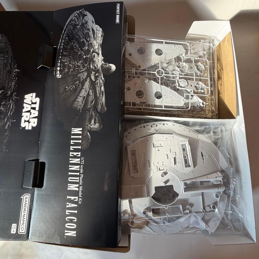 PERFECT GRADE 1/72 ミレニアム・ファルコン