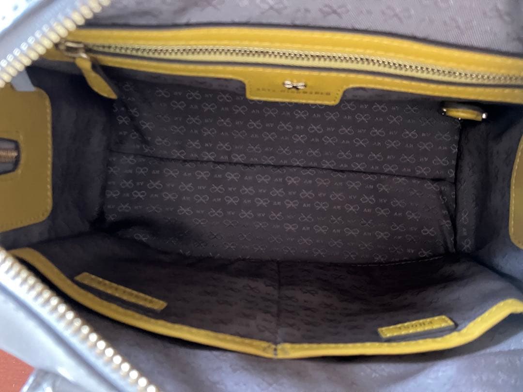 上品なアニヤハインドマーチ ショルダーバッグ グレージュ カーカバレル‼️