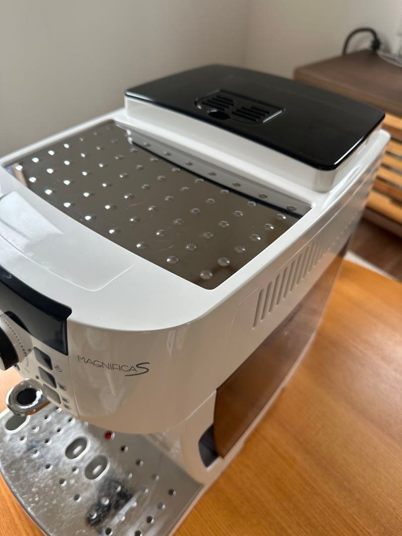 デロンギ 全自動コーヒーマシン マグニフィカS ECAM22112W