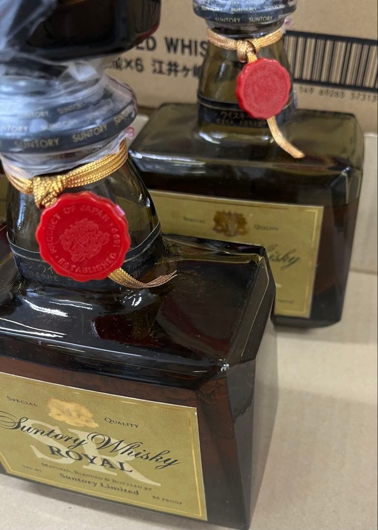 《訳あり》サントリーロイヤル43%4本セットキャップ所揺れる、液体もそれぞれ量