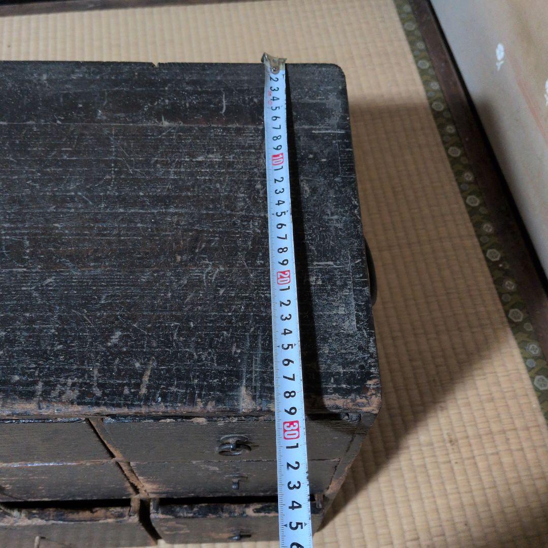 推定昭和初期　黒い木製6引き出しタンス