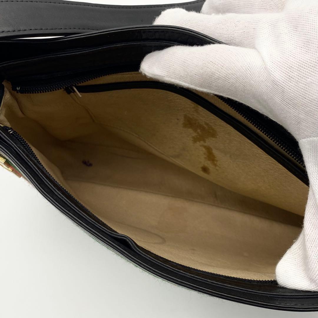 GUCCI ワンショルダーバッグ　シェリーライン　ブラック　レザー　ゴールド金具