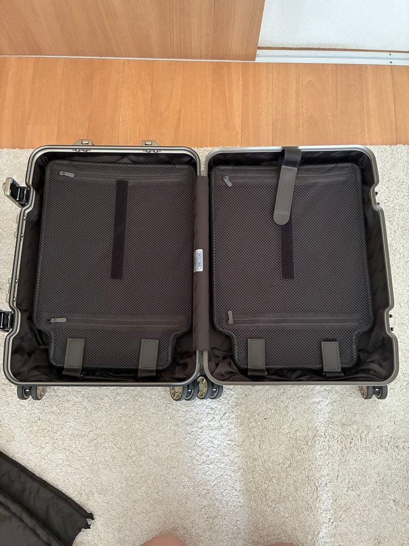 リモワ　キャビンS ゴールド　スーツケース　美品