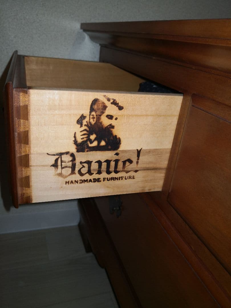 横浜ダニエル　 チェスト