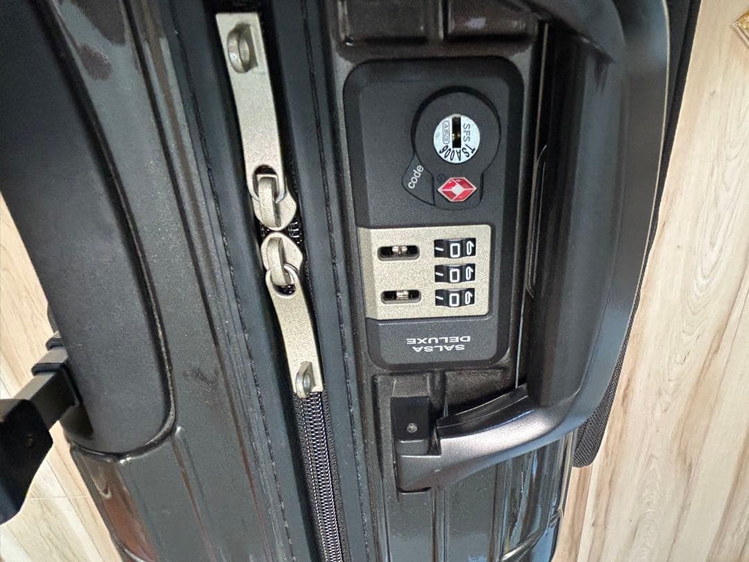 RIMOWA サルサデラックス　25ℓ 希少　ロゴマーク付き＾＾　4輪