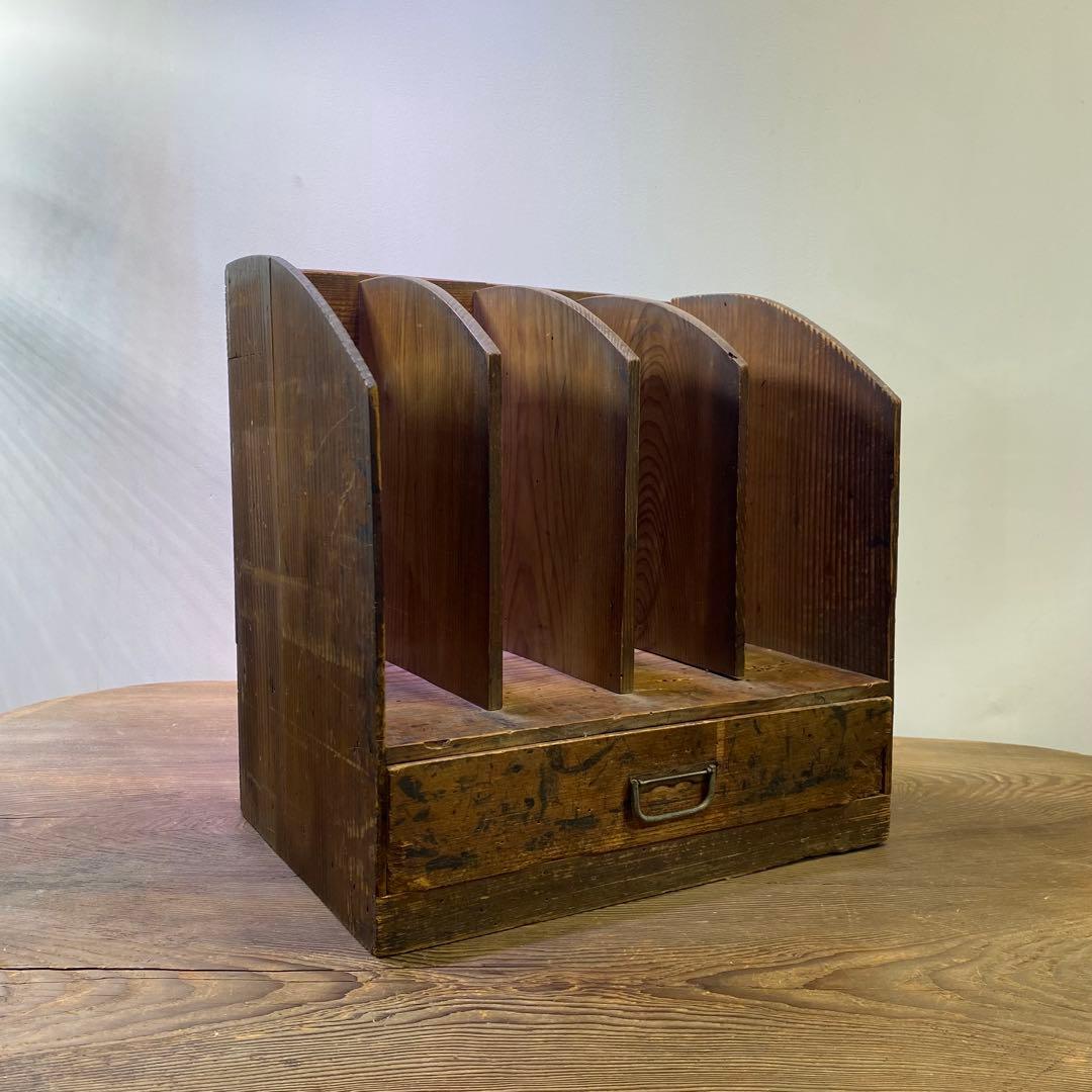 引き出しの付いた古い本立て アンティーク