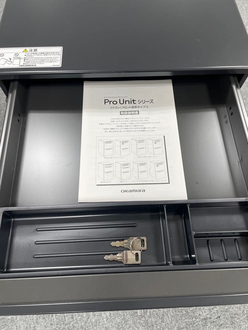 美品　オカムラ　okamura 黒の収納キャビネット（ロック付き）　3段