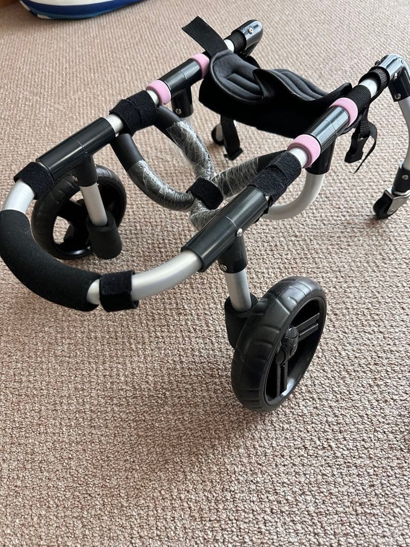 犬用車いす 小型犬用 黒とピンク