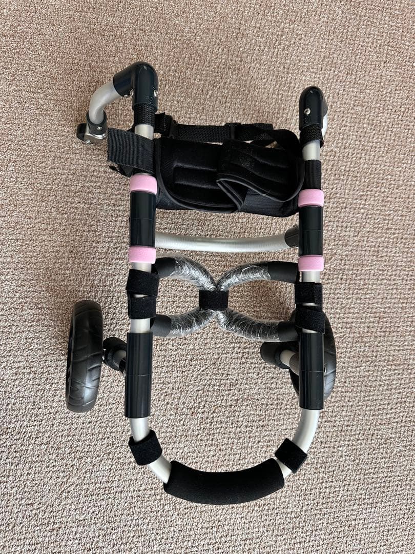 犬用車いす 小型犬用 黒とピンク
