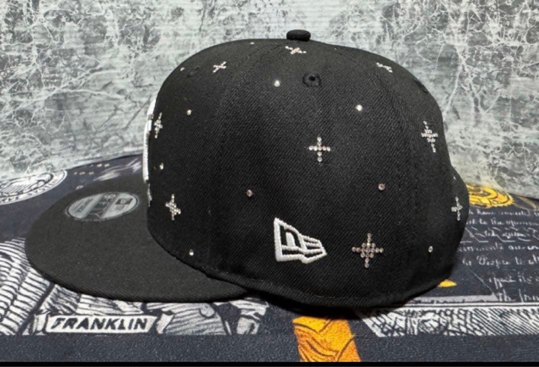 4枚目確認後の写真にスワロフスキーを貼り出荷させて頂きます❗️確認とご了承済み。