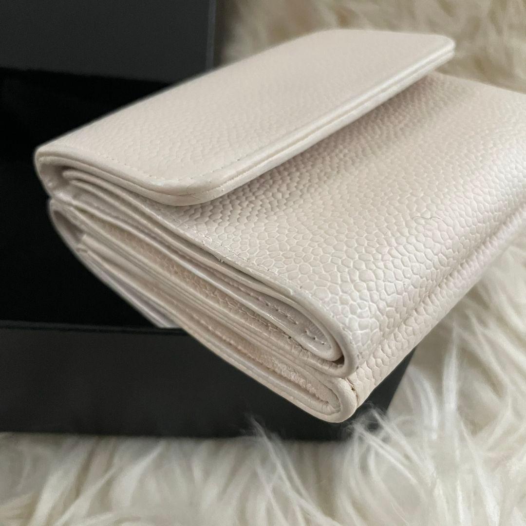 シャネル CHANEL 三つ折り 財布 ココマーク 白 キャビアスキン