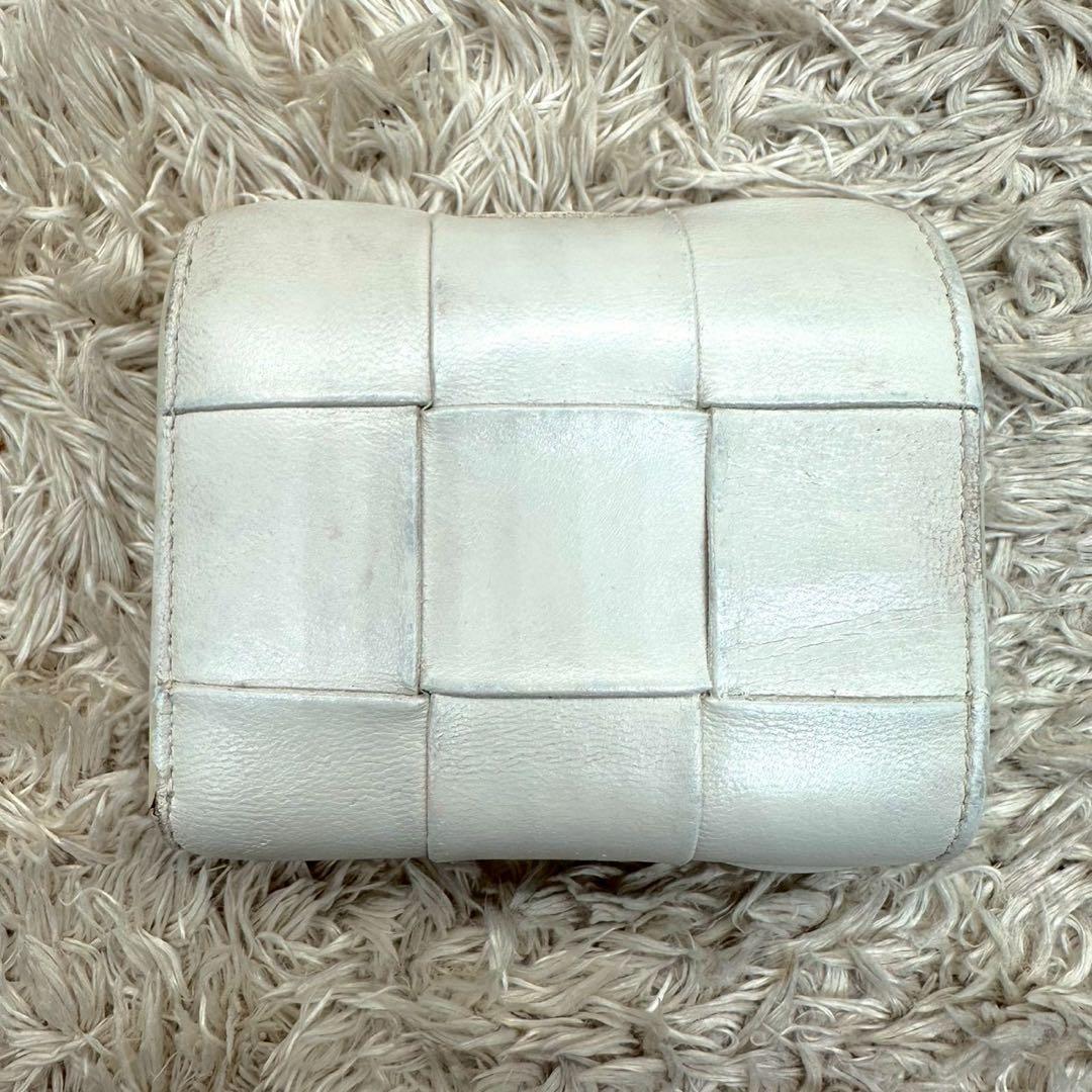 【美品】BOTTEGA VENETAホワイト 三つ折り財布 カセット