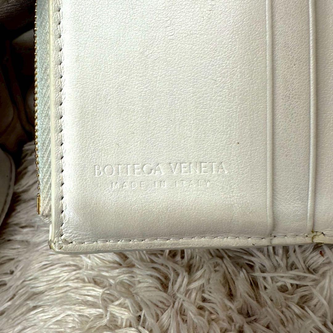 【美品】BOTTEGA VENETAホワイト 三つ折り財布 カセット