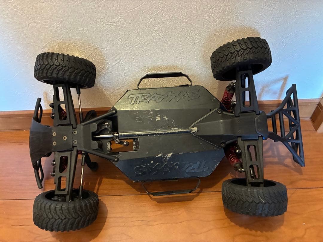 トラクサススラッシュ4X4アルティメイト1/10