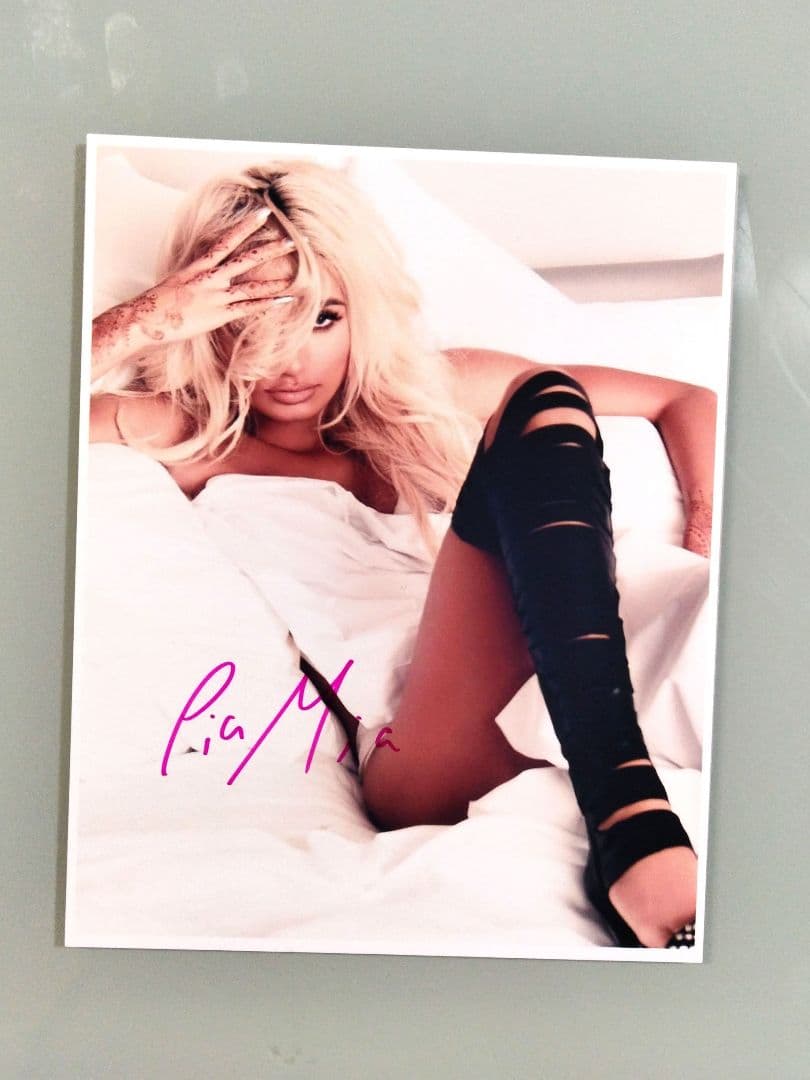 セール中…ピア・ミア直筆サイン入り超大型写真…ドゥ・イット・アゲイン