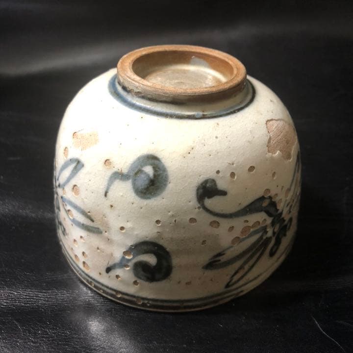 蔵からかなり古そうなトンボの絵付けの陶器が出てきた。茶道具、抹茶茶碗？　古美術品