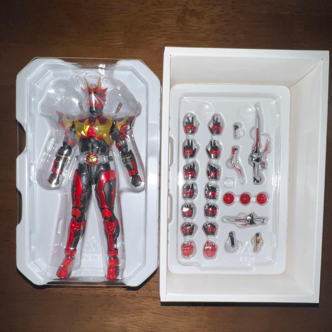 真骨彫　仮面ライダー装甲響鬼　SHFiguarts