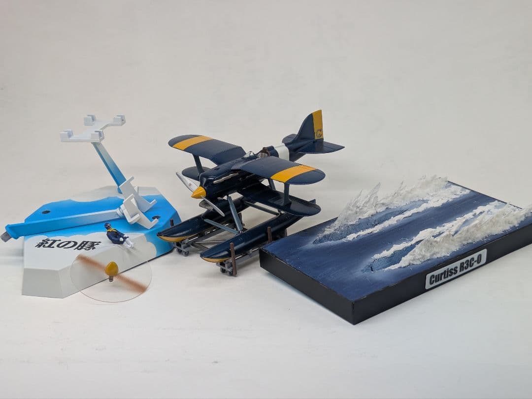 『やっこー』紅の豚　1/72 カーチスR−3C-0. プラモデル完成品