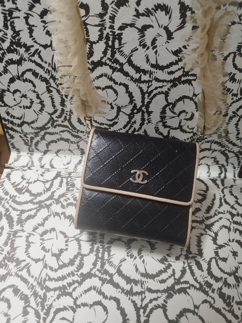 くりちゃんです。シャネル　マトラッセ　ピコローレ　ダブルカラー　折り財布