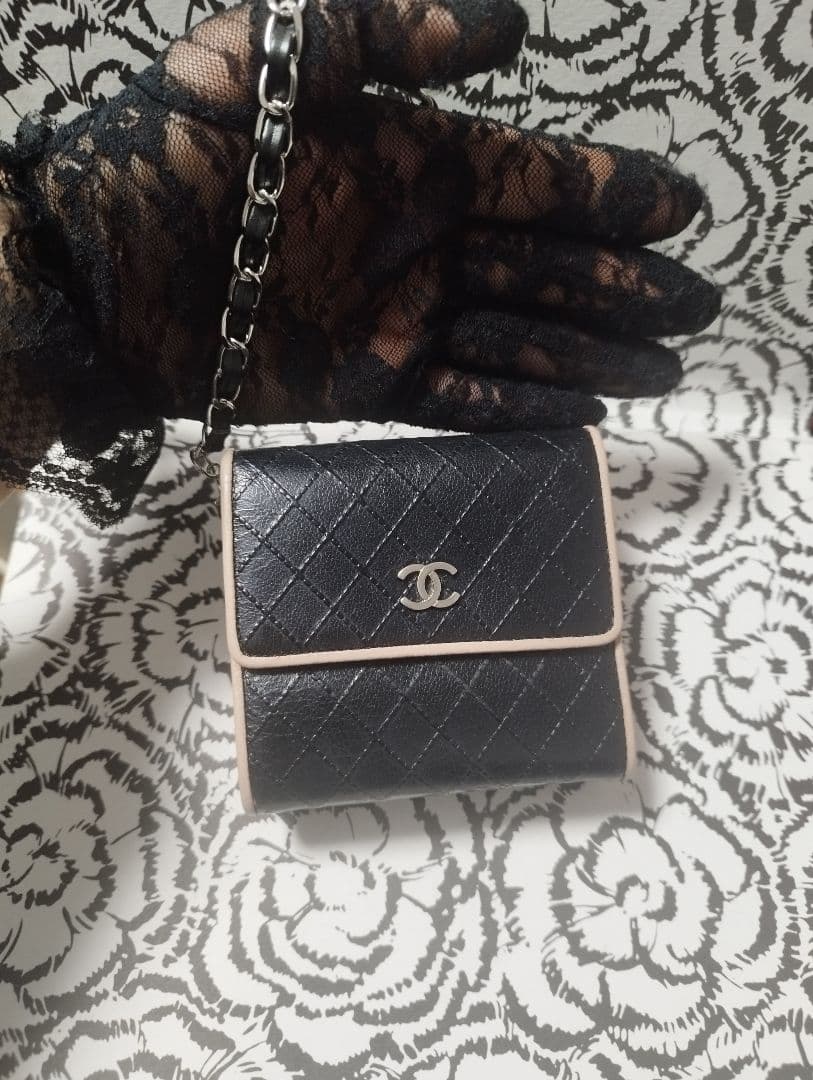 くりちゃんです。シャネル　マトラッセ　ピコローレ　ダブルカラー　折り財布