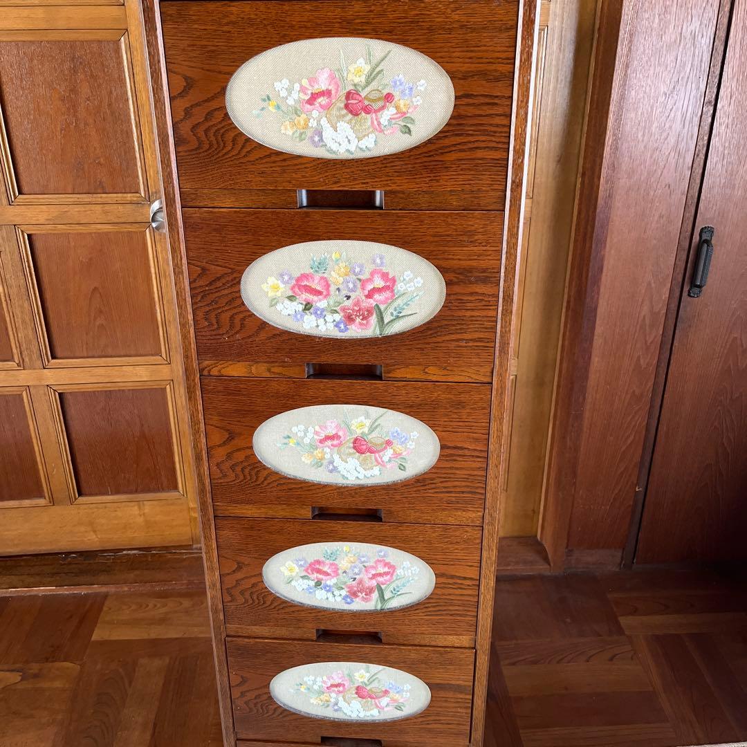 戸塚さ刺繍　木製花柄5段チェスト