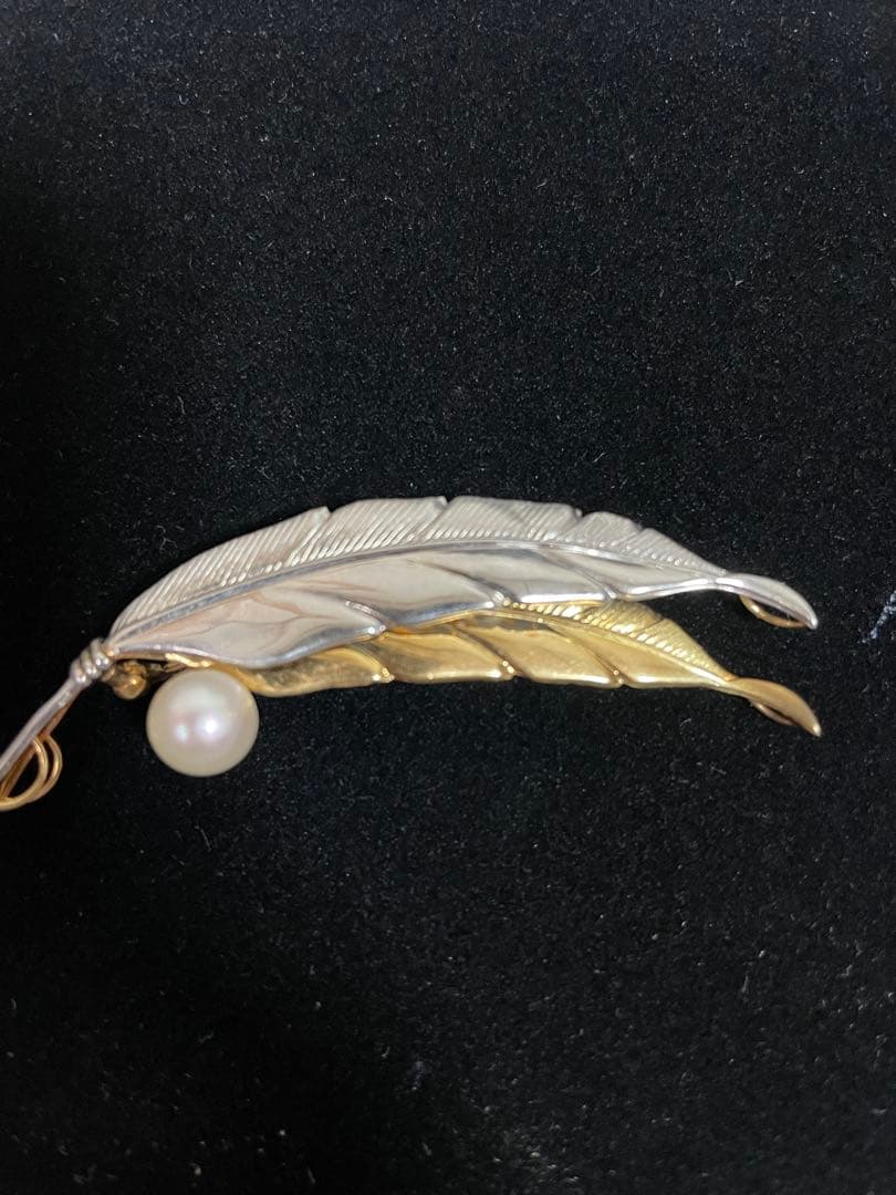 k18とPt900の羽根デザイン パール付きブローチ