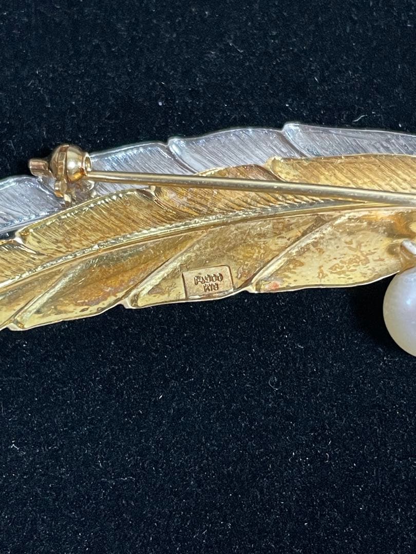 k18とPt900の羽根デザイン パール付きブローチ