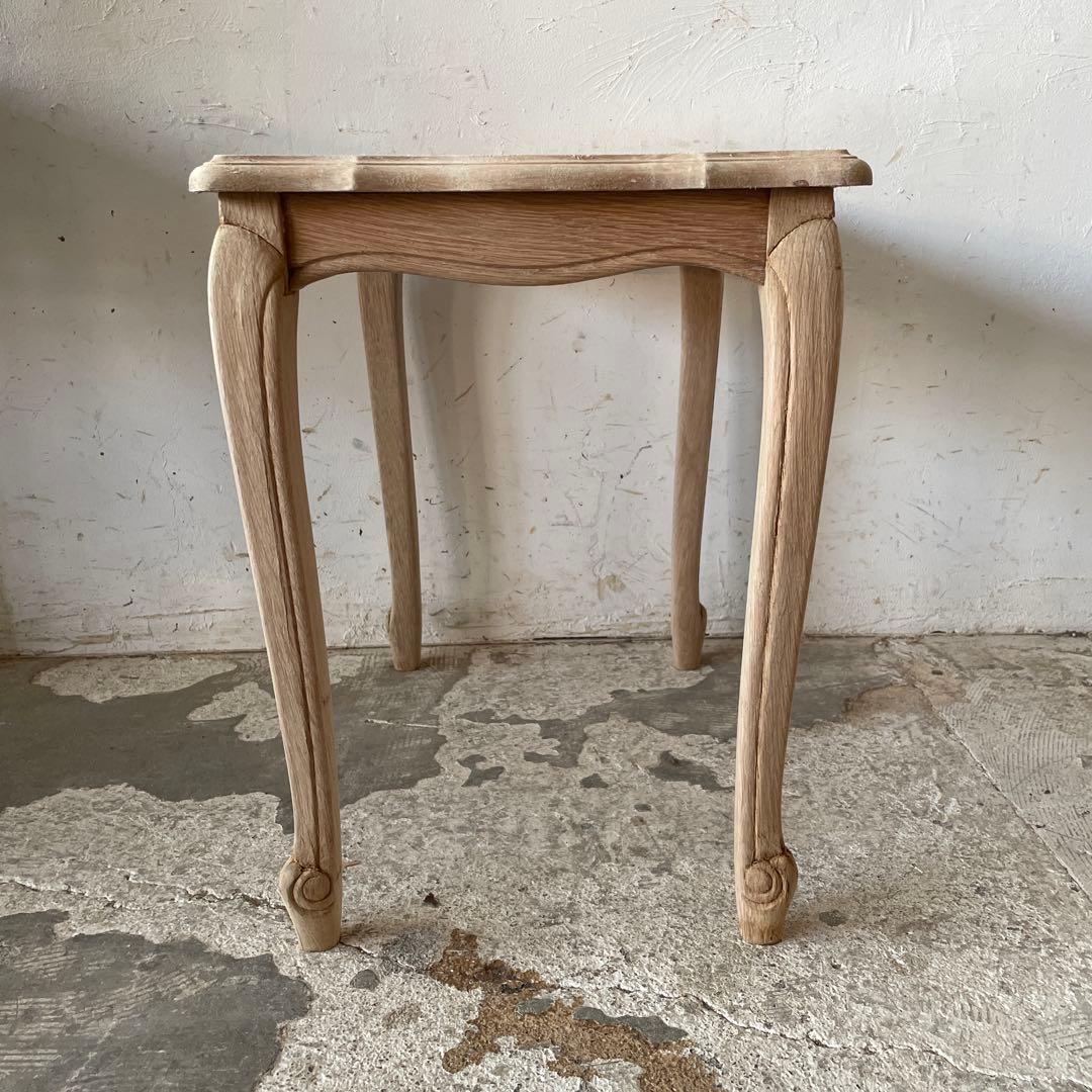 ガラストップサイドテーブル ガラストップベッドサイドテーブル　中　猫脚　剥離