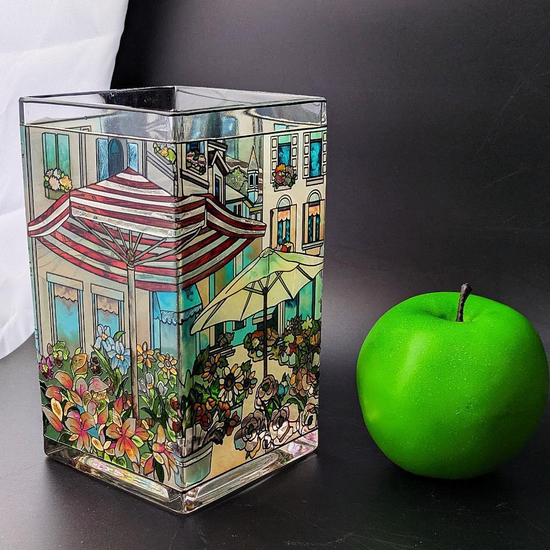 Amia Studios ステンドグラス風ガラス花瓶 ヨーロッパのカフェ街並み