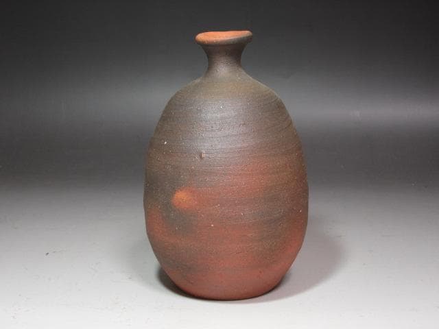 ☆　岡田輝　備前徳利　味わいのある曲線の一品☆y235