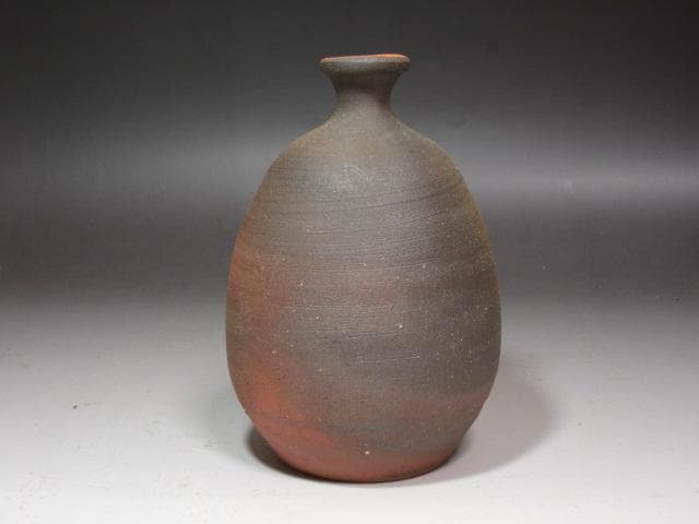 ☆　岡田輝　備前徳利　味わいのある曲線の一品☆y235