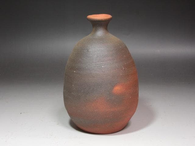 ☆　岡田輝　備前徳利　味わいのある曲線の一品☆y235