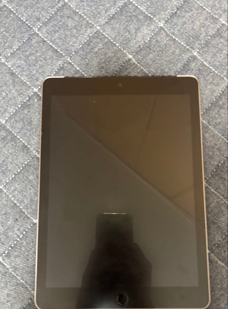 Apple iPad 第6世代　9.7インチ　32GB