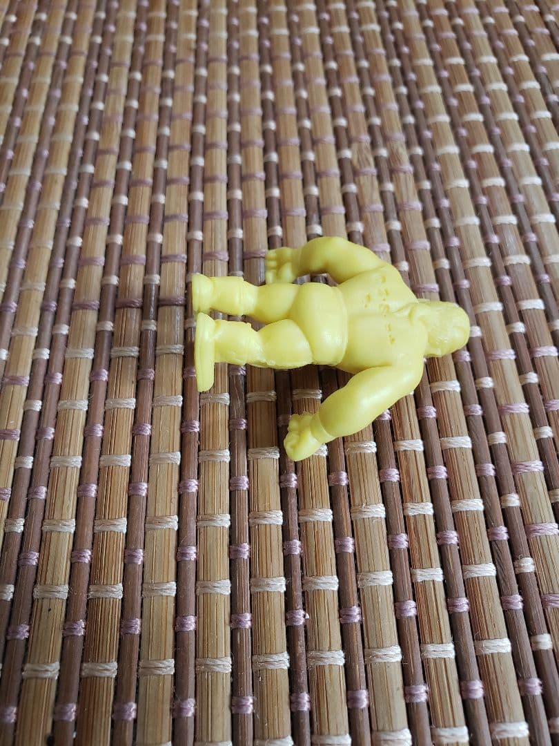 プロレス消しゴム　アニマルウォーリア　黄色　キン消し　キャラクター