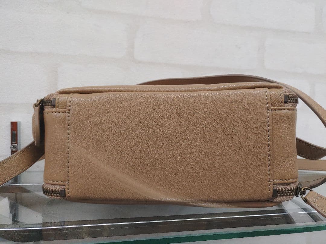 Dakota スクエア型　お財布ポシェット　アミューズ　オーク　ショルダーバッグ