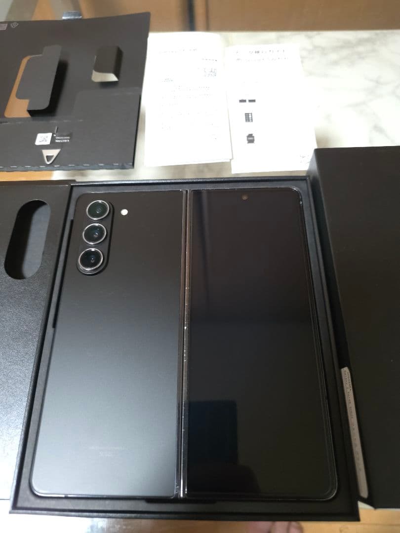 Samsung Galaxy Z Fold5 ブラック 本体