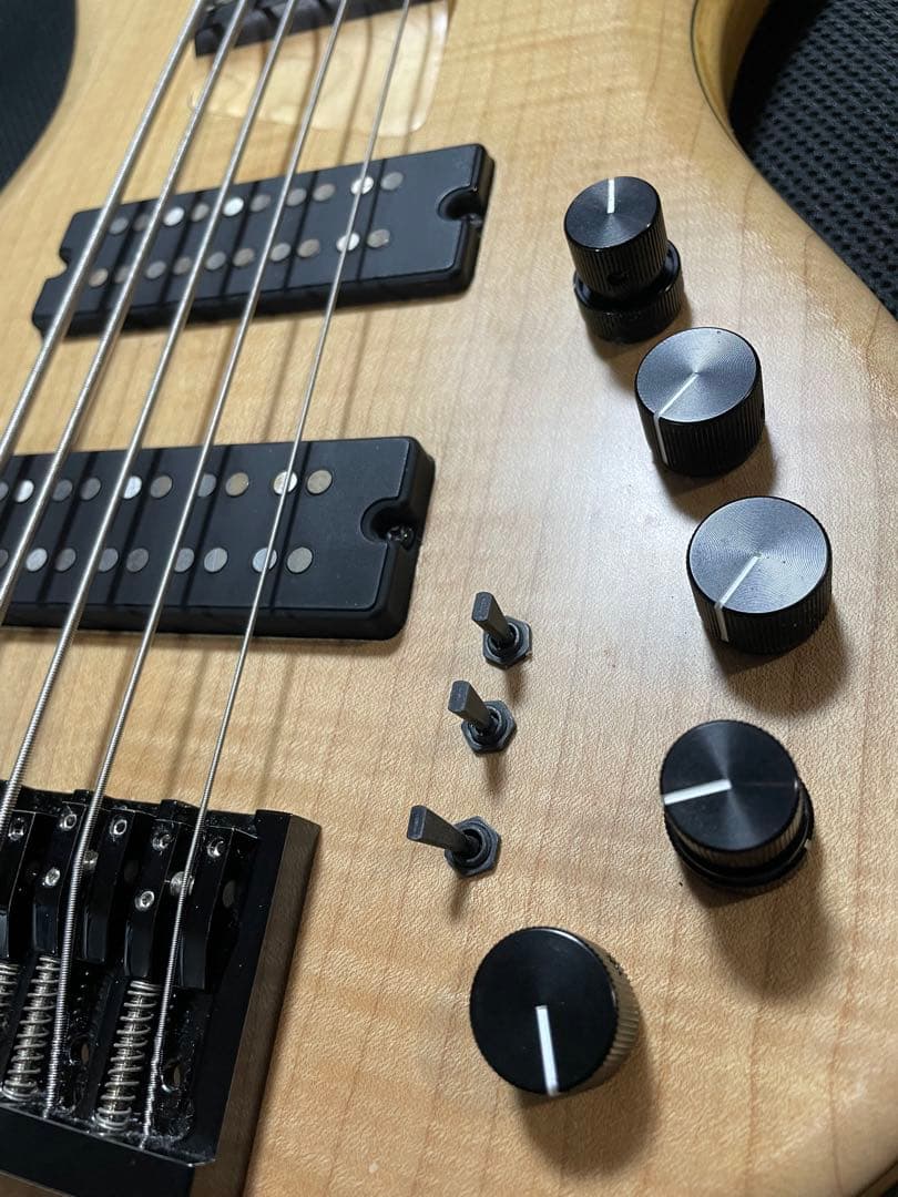 Sire / M7 Ash-5 NT 5弦ベース